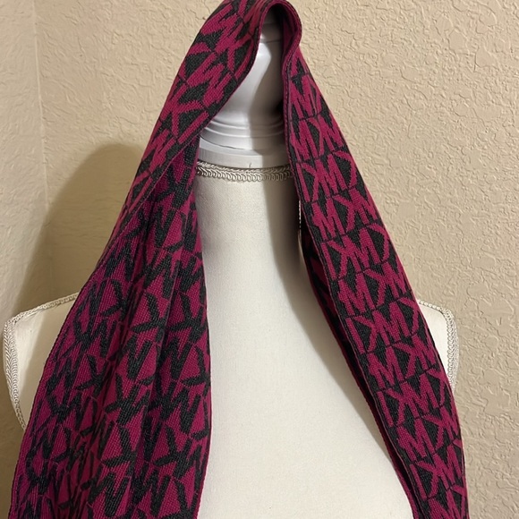 Michael Michael Kors Womens Logo Acrylic Infinity Scarf 60 x 9 Raspberry/Gray - Picture 8 of 8